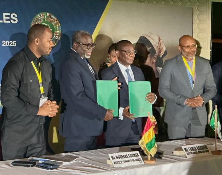 Un accord de 32 millions de dollars US signé avec la BAD, des rendez-vous avec la presse et une présence remarquée à la cérémonie de clôture. Le Ministre Mourana Soumah a bouclé une journée chargée et fructueuse à Abidjan.